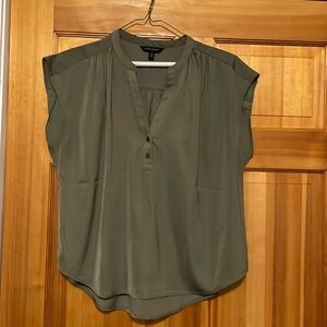 BR Short-sleeved blouse